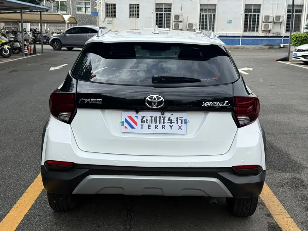 Toyota Yaris L 2022