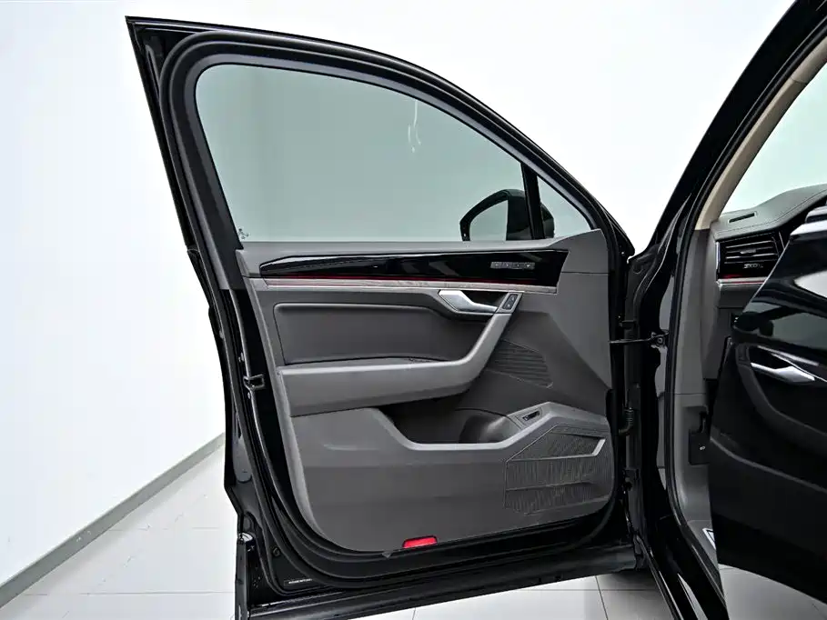 Volkswagen Touareg 2022 — фото 20