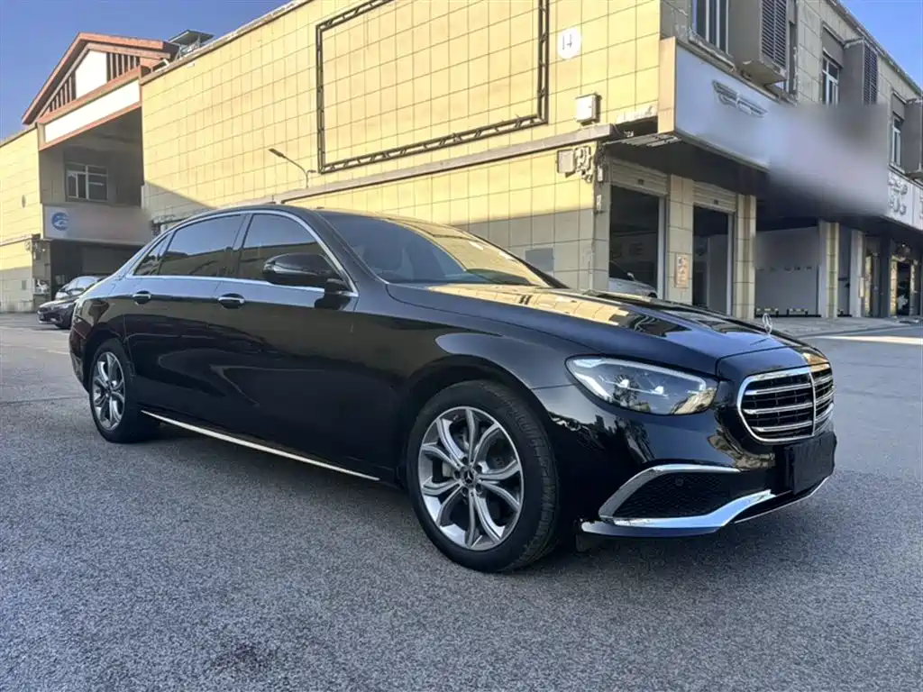 Mercedes-Benz E-Class 2023 — фото 23