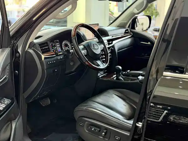 Lexus LX 2017