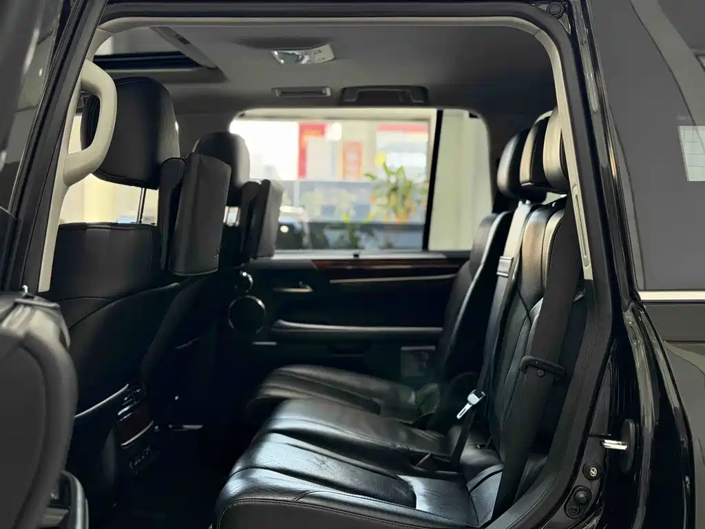 Lexus LX 2017 — фото 14