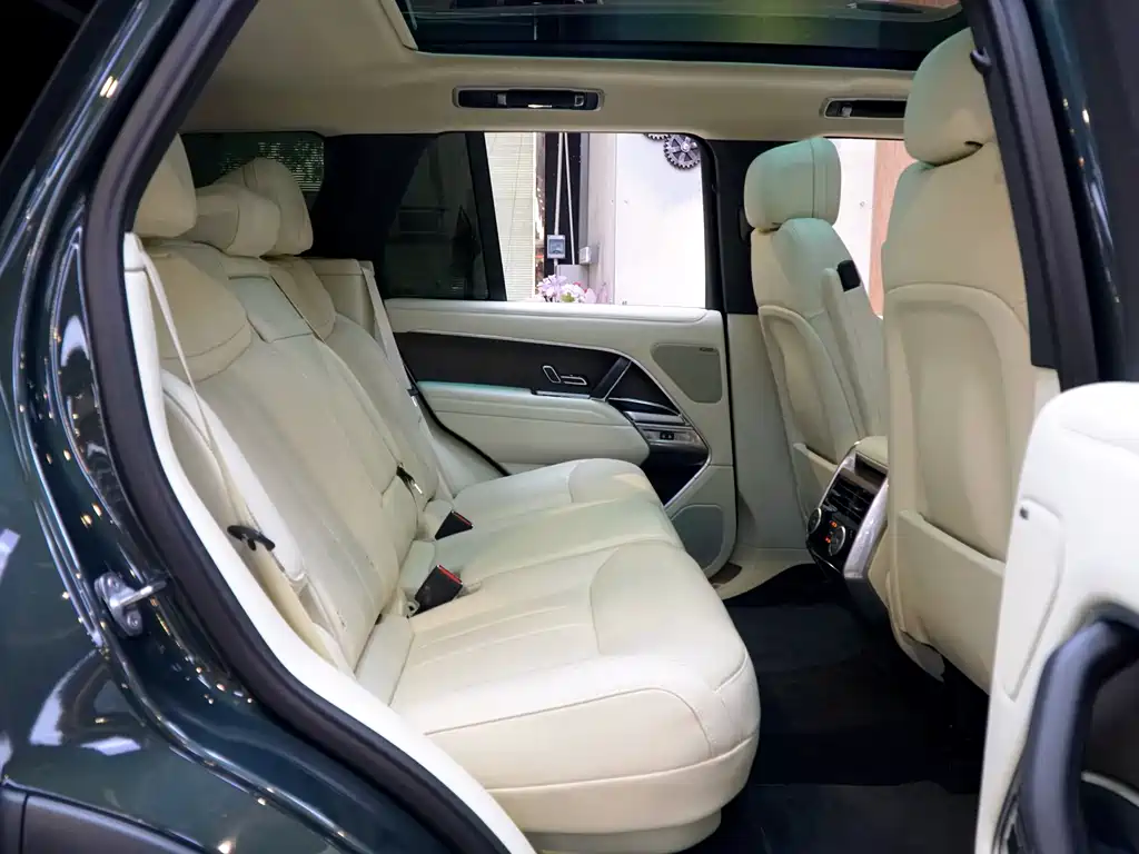Land Rover Range Rover 2023 — фото 10