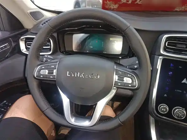 Lynk & Co 01 2019