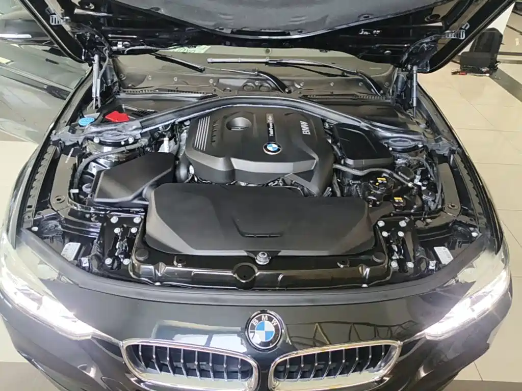 BMW 3 Series 2017 — фото 11