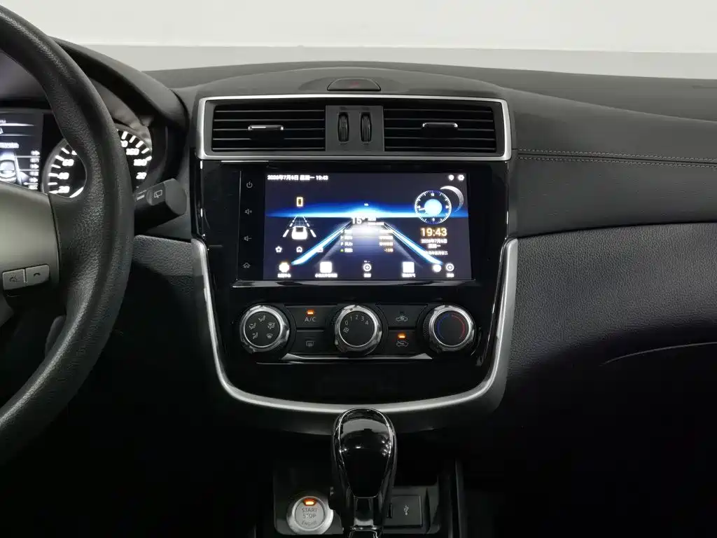Nissan Tiida 2019 — фото 12