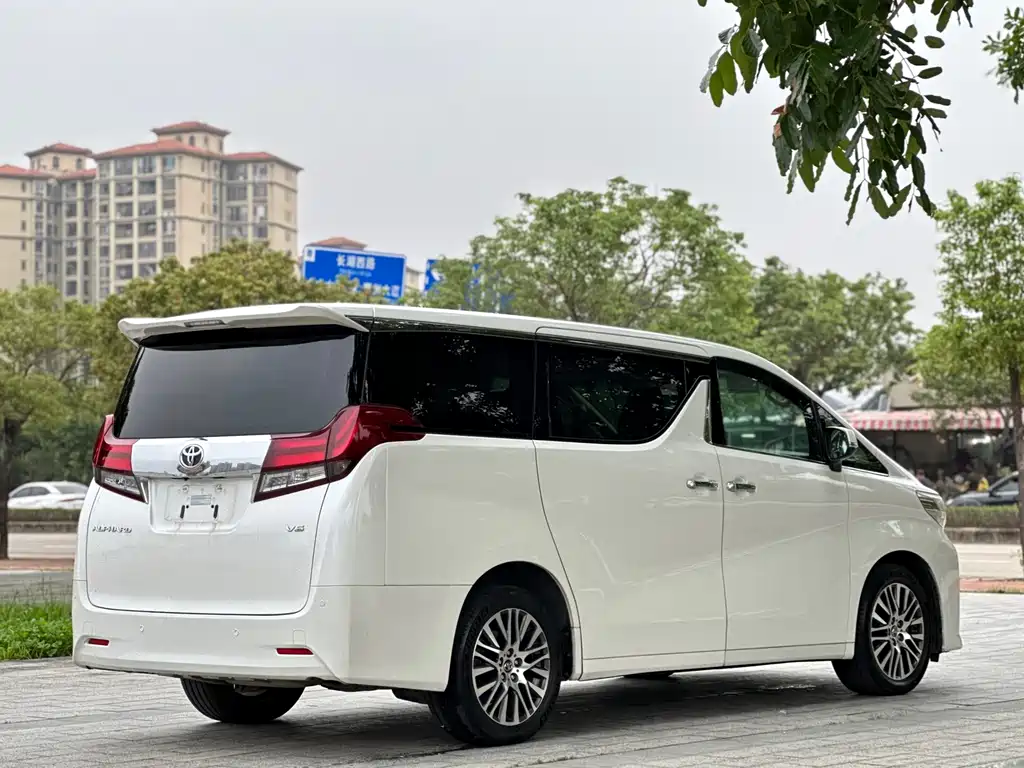 Toyota Alphard 2017 — фото 11