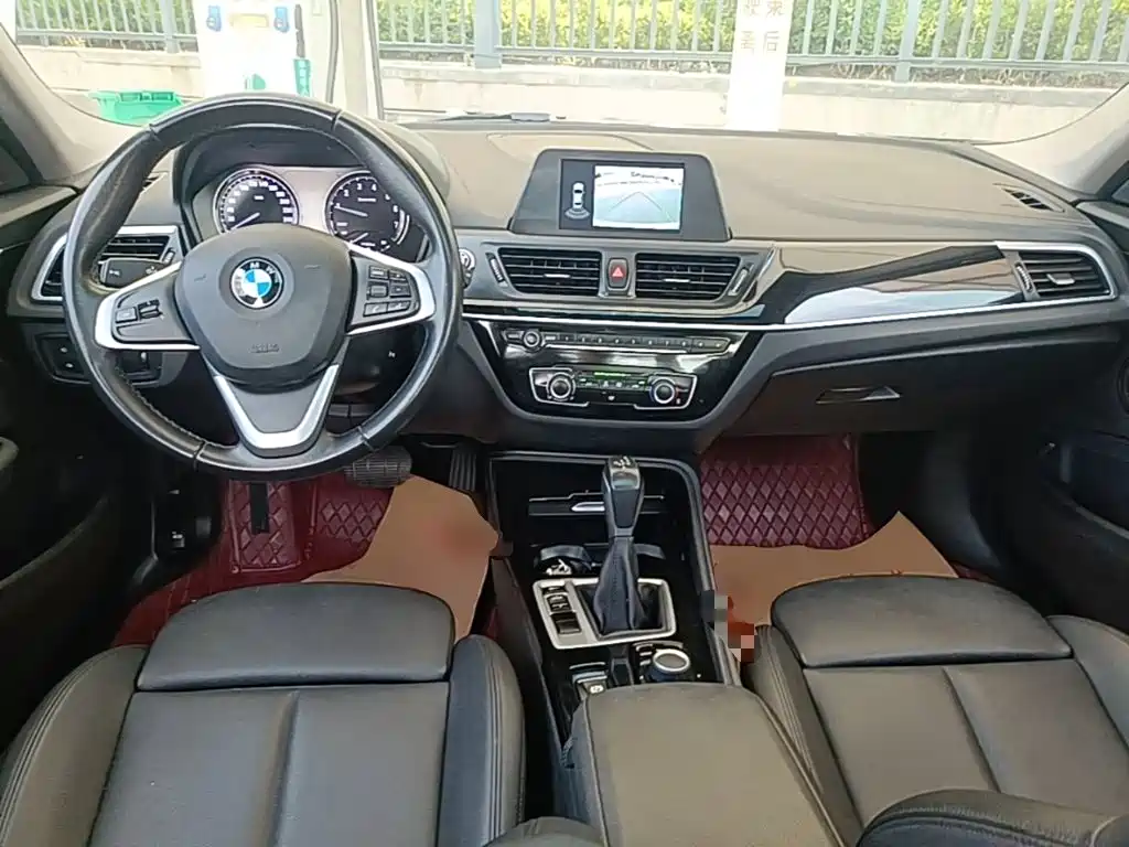 BMW 1 Series 2019 — фото 10