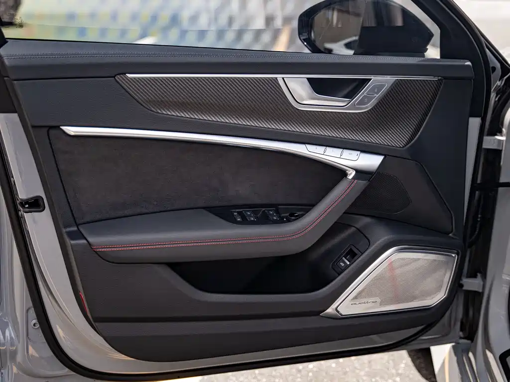 Audi RS 6 2023 — фото 10