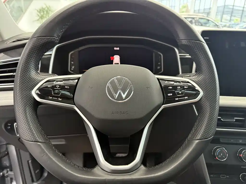 Volkswagen Tiguan L 2023 — фото 12