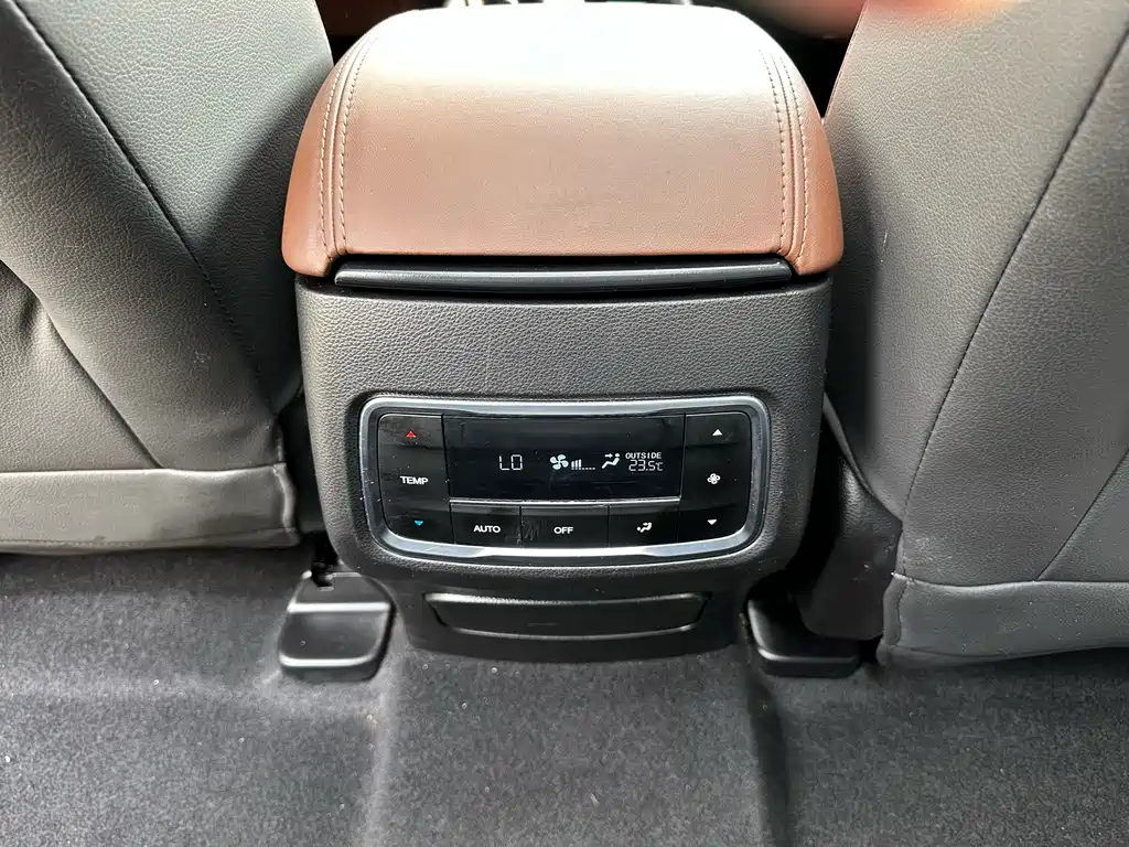 GAC Motor Trumpchi GS8 2019 — фото 19