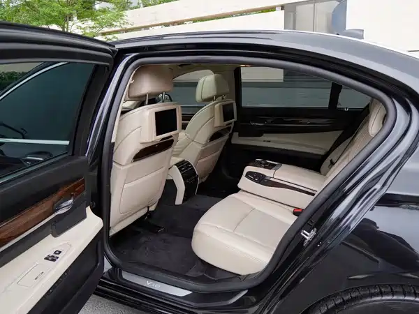 BMW 7 Series 2010
