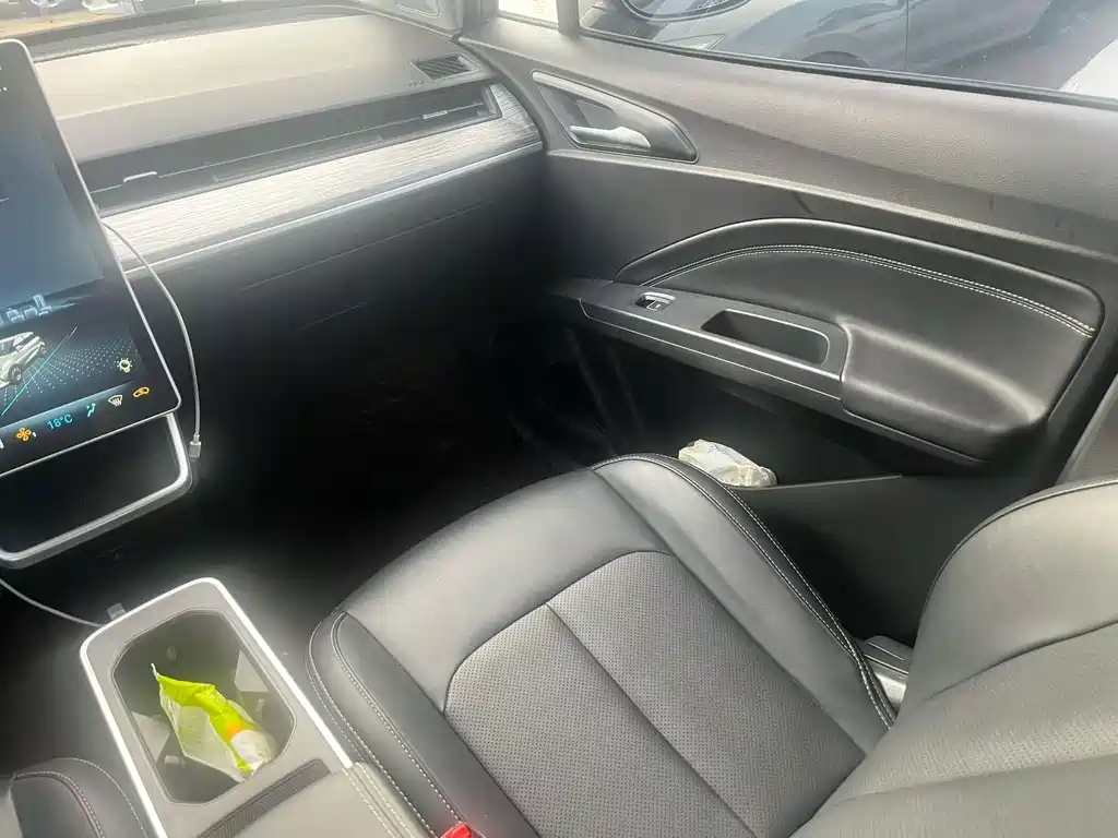 Neta V 2022