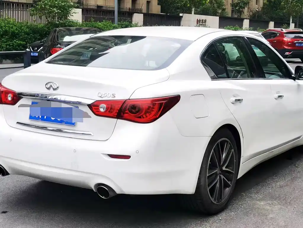 Infiniti Q50 2015 — фото 9