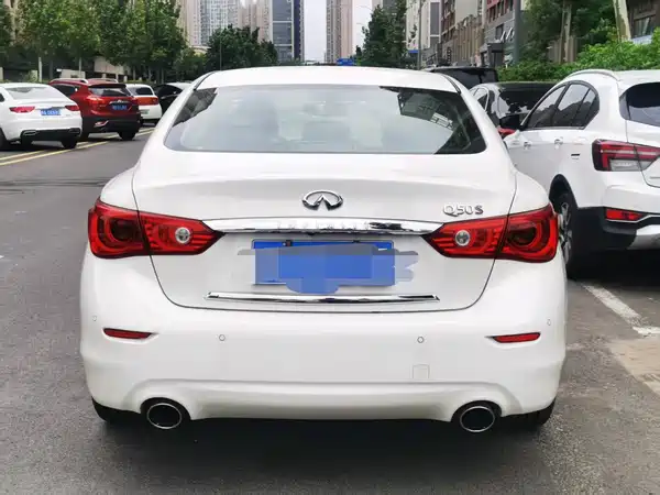 Infiniti Q50 2015