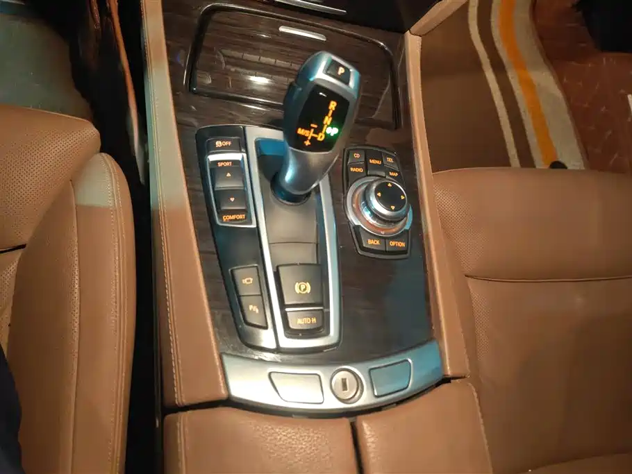 BMW 7 Series 2012 — фото 16