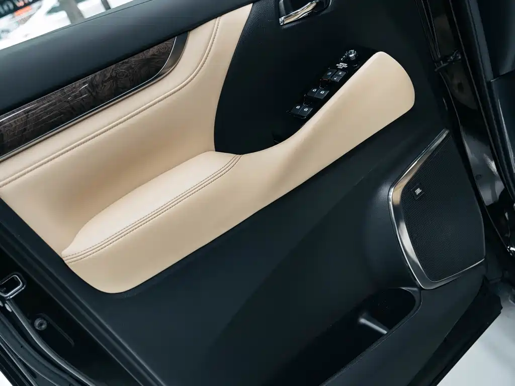 Toyota Alphard 2020 — фото 15