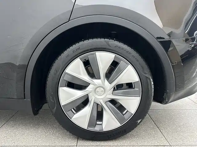 Tesla Model Y 2023 — фото 16
