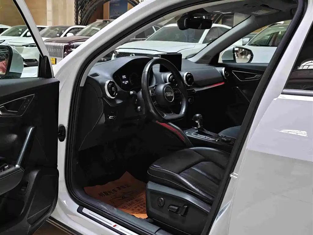 Audi Q2L 2022