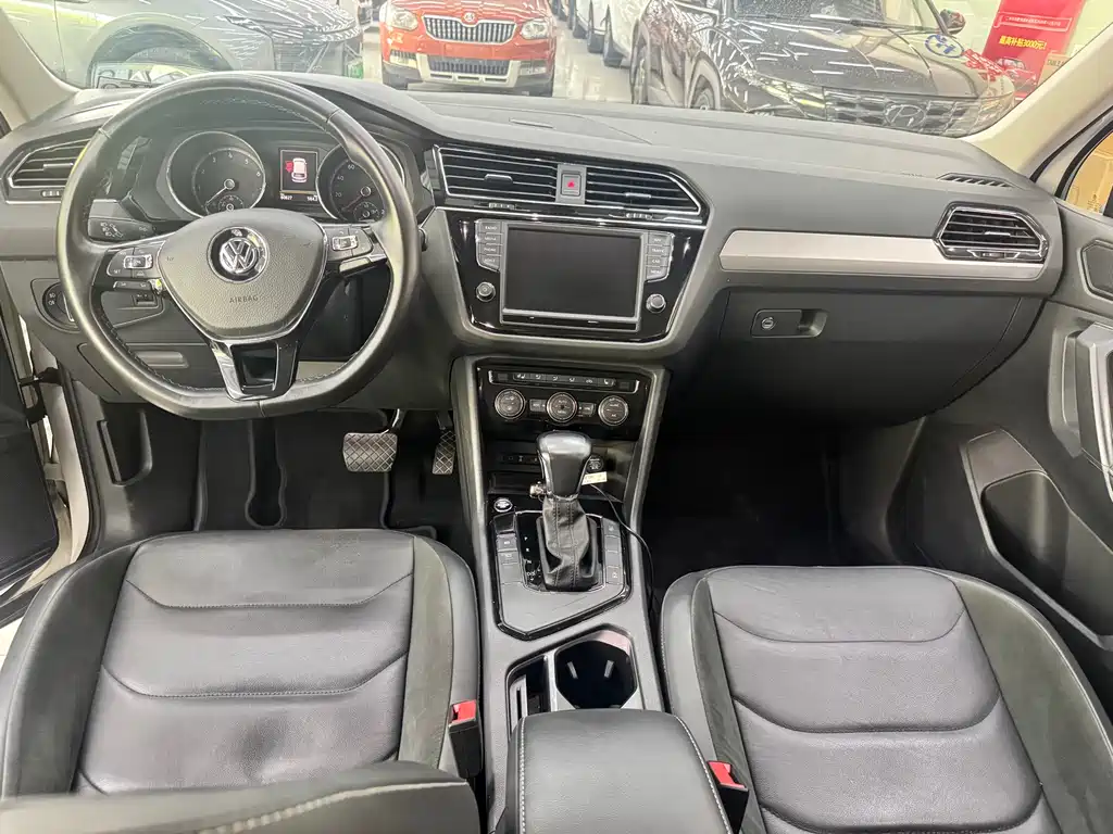Volkswagen Tiguan L 2018 — фото 9