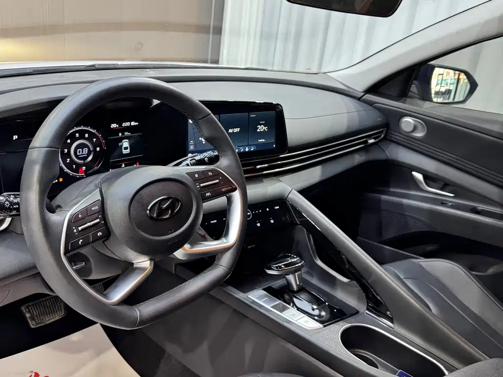 Hyundai Elantra 2023