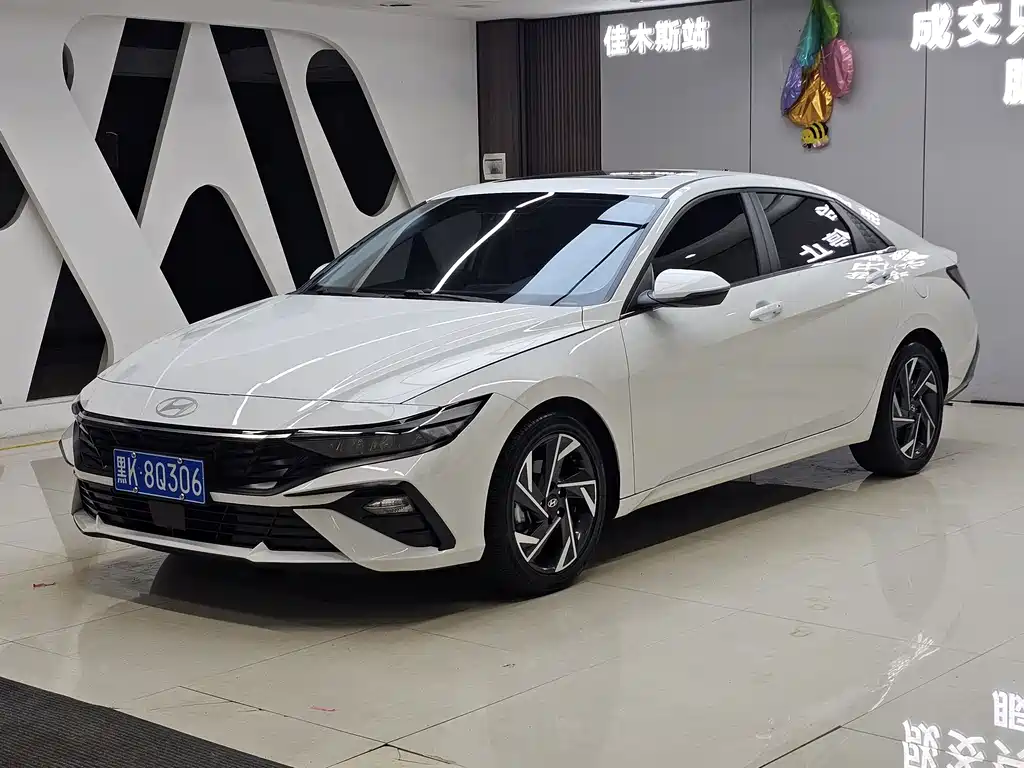 Hyundai Elantra 2024 — фото 1