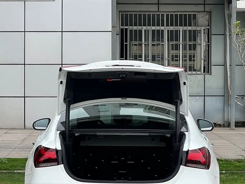 Mercedes-Benz A-Class 2022 — фото 10
