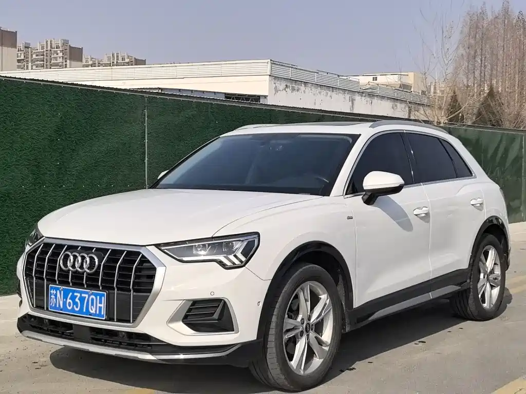 Audi Q3 2022 — фото 1