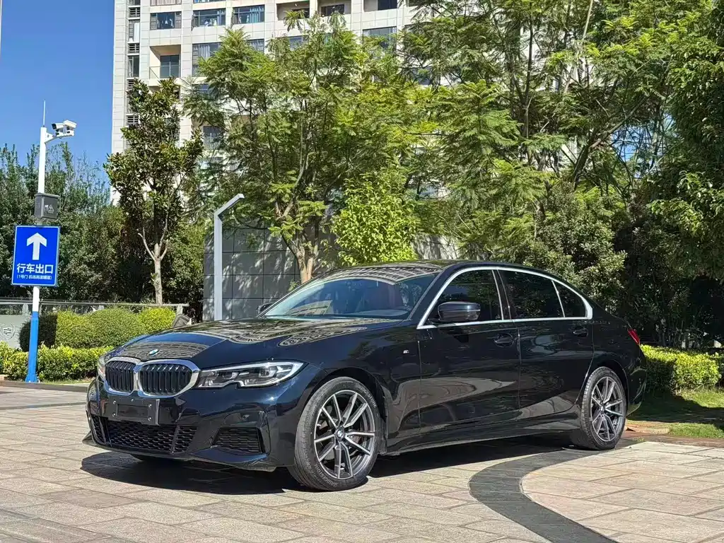 BMW 3 Series 2021 — фото 1