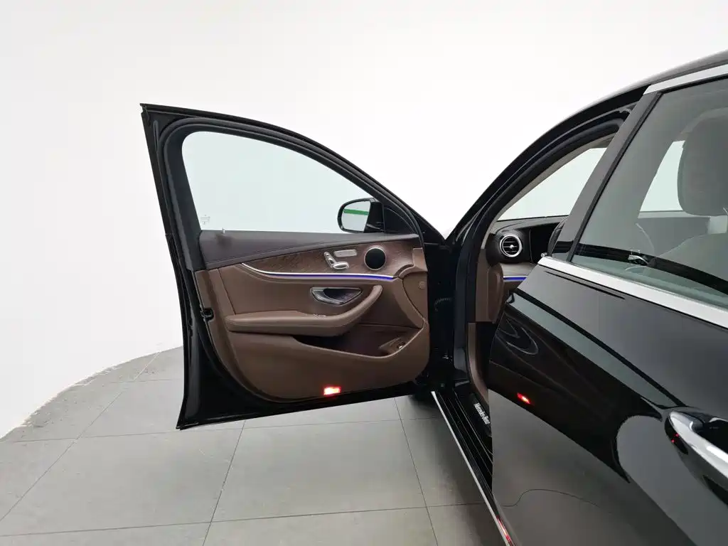 Mercedes-Benz E-Class 2022 — фото 8