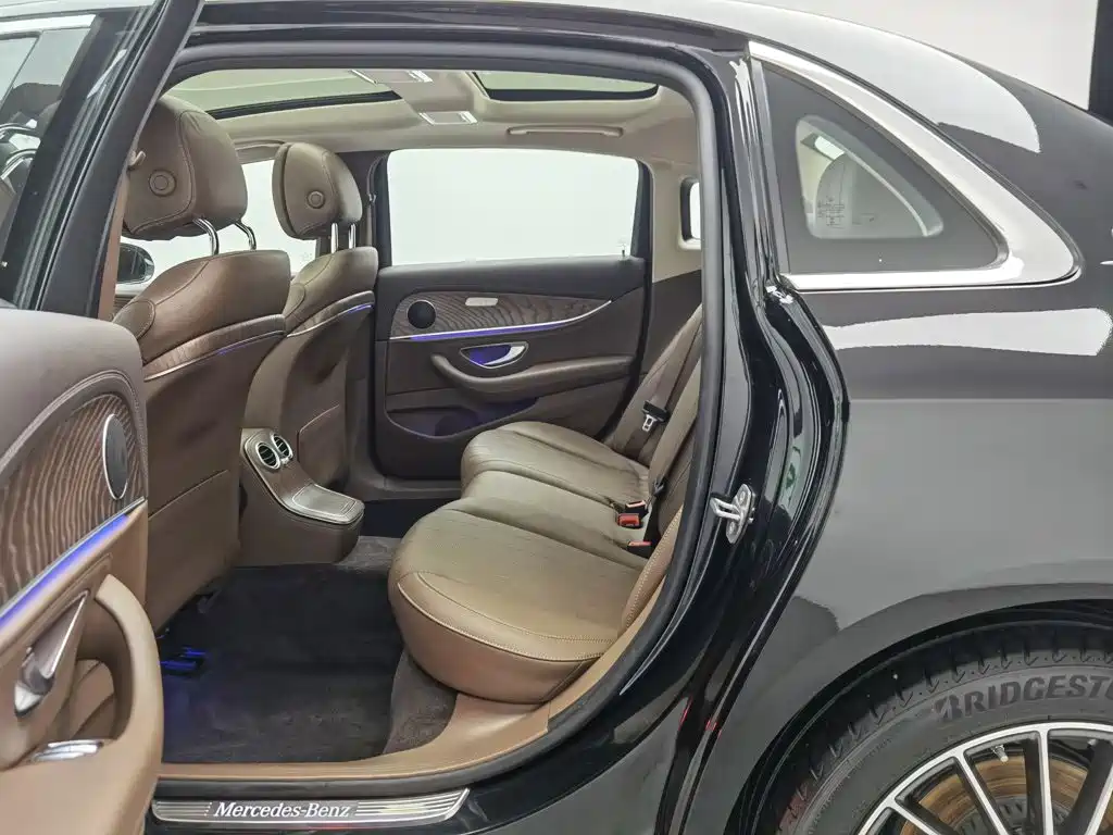 Mercedes-Benz E-Class 2022 — фото 15