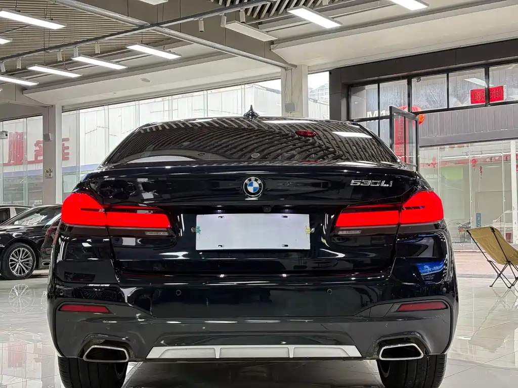 BMW 5 Series 2022 — фото 13