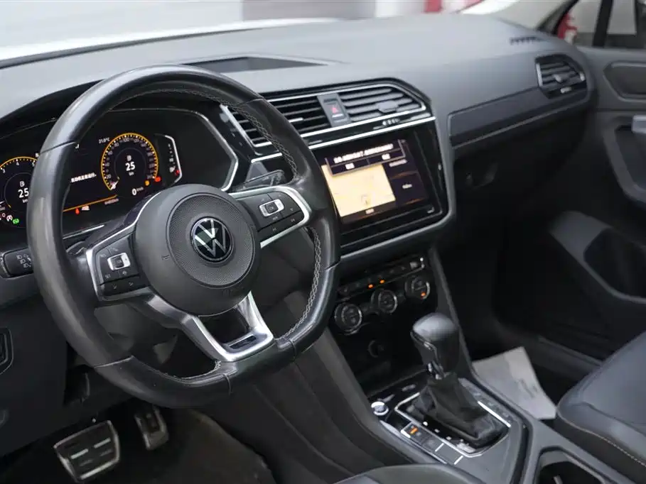 Volkswagen Tiguan L 2021 — фото 8