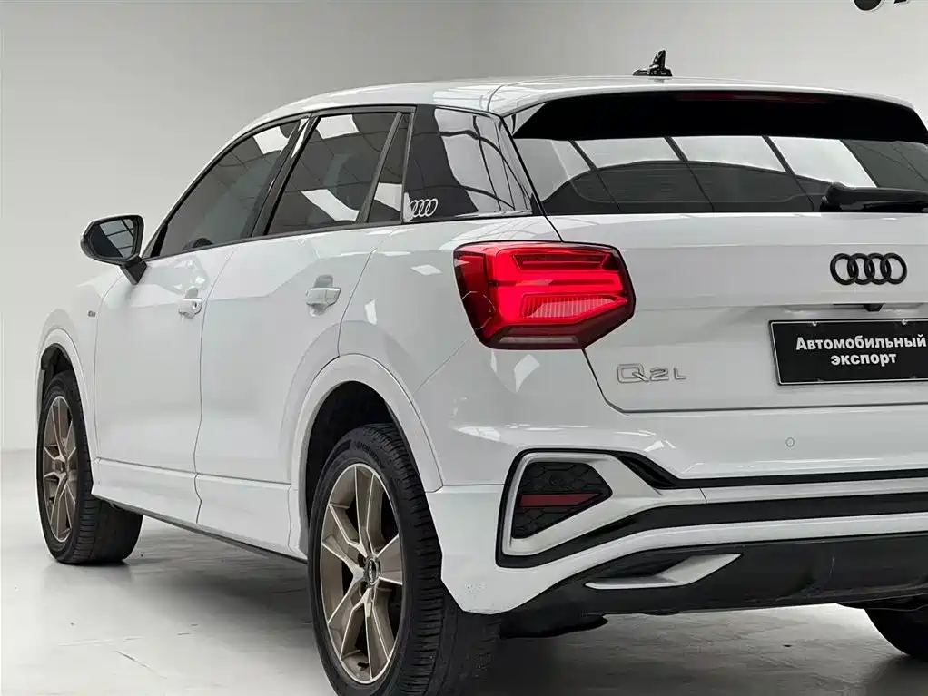 Audi Q2L 2021 — фото 9
