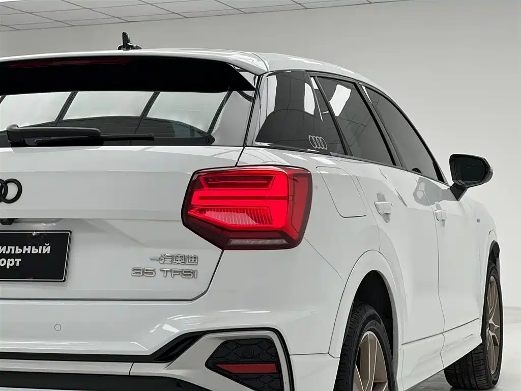 Audi Q2L 2021 — фото 10