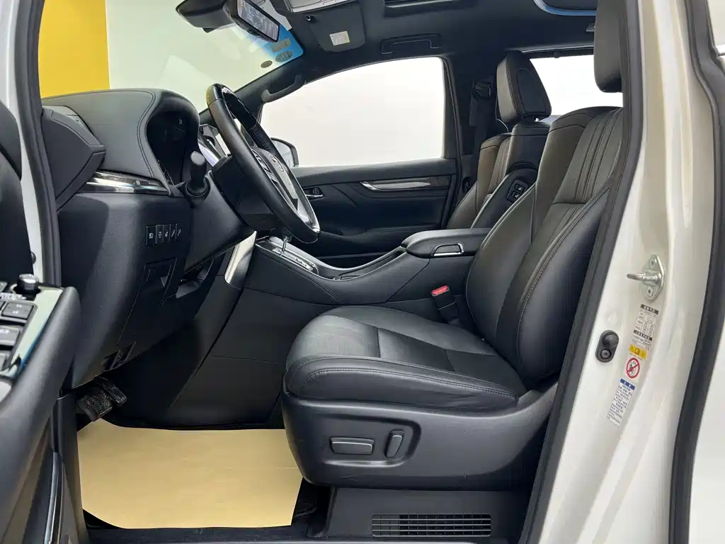 Toyota Alphard 2020 — фото 19