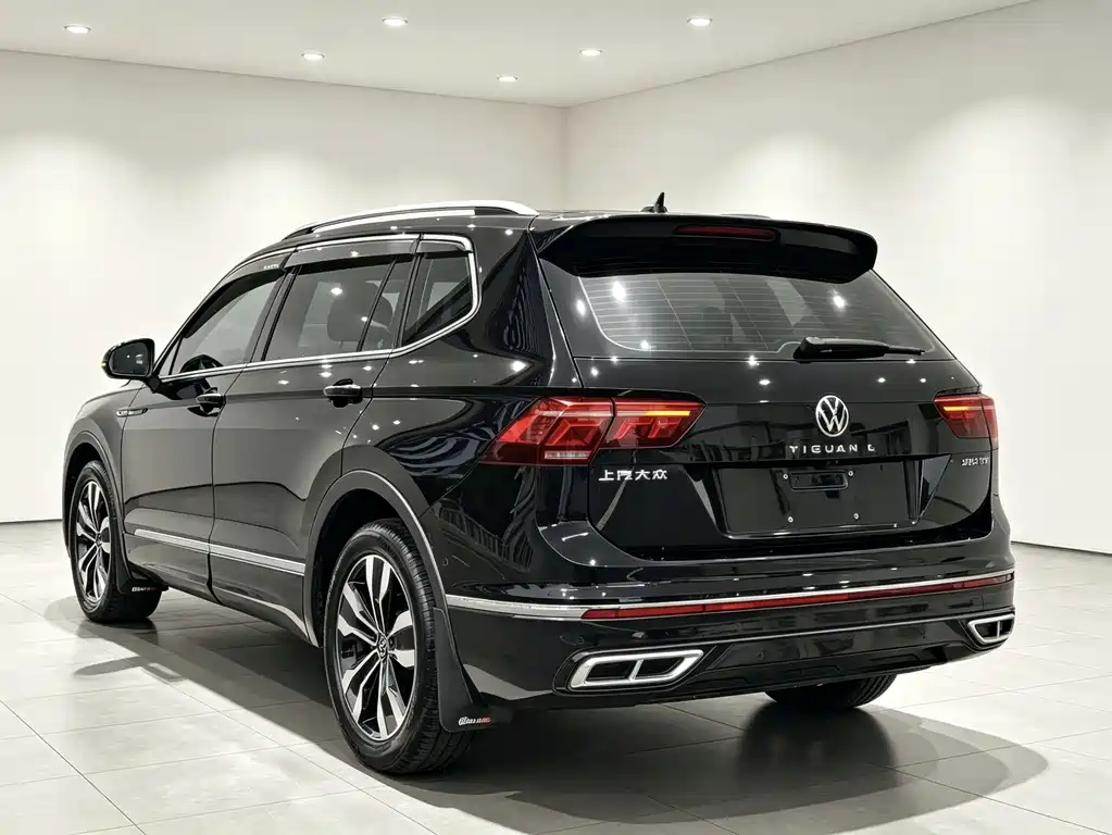 Volkswagen Tiguan L 2023 — фото 13