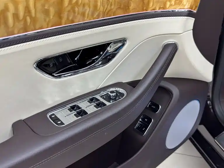 Bentley Flying Spur 2021 — фото 15