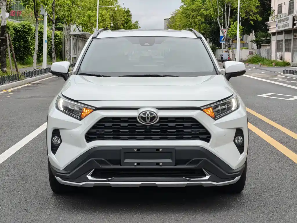 Toyota RAV4 2023 — фото 2