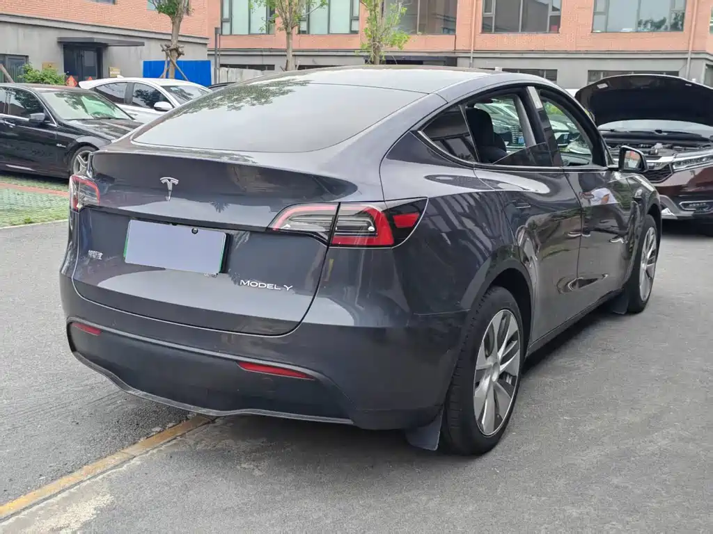 Tesla Model Y 2022 — фото 11