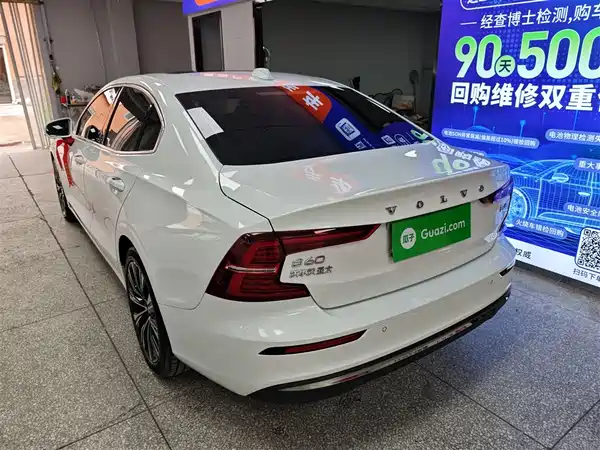 Volvo S60 2023