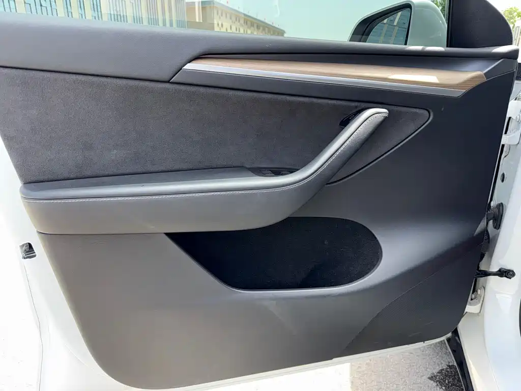 Tesla Model Y 2021 — фото 10