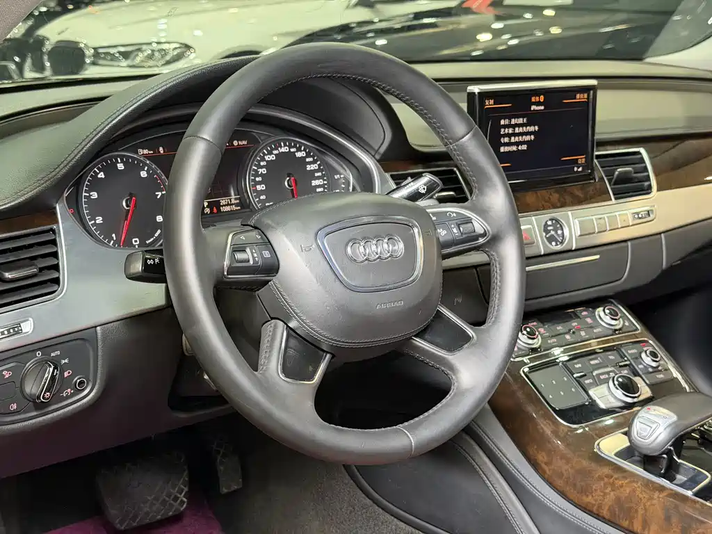 Audi A8 2015 — фото 7