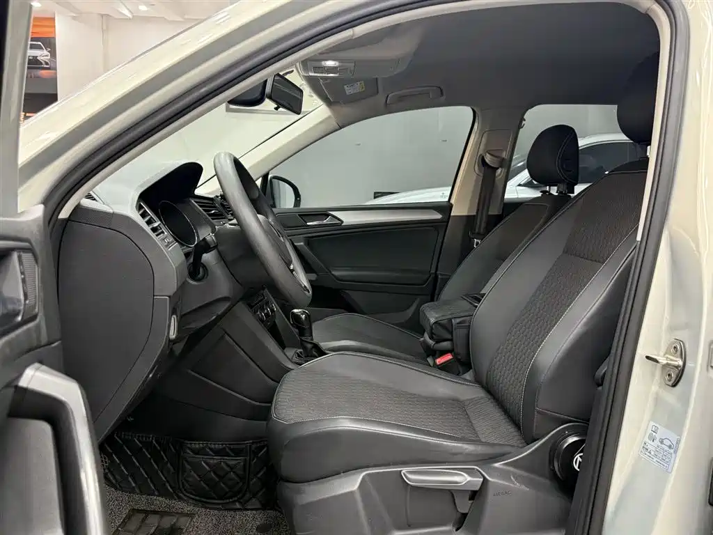 Volkswagen Tiguan L 2021 — фото 11