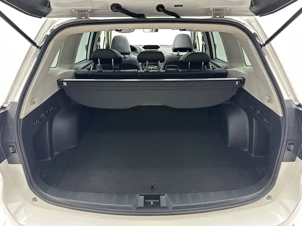 Subaru Forester 2024 — фото 17