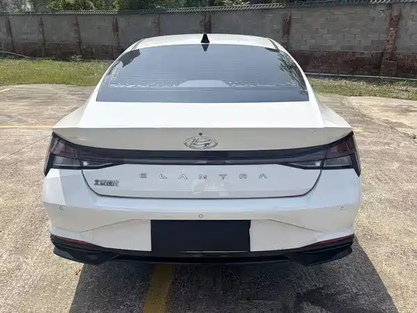 Hyundai Elantra 2022