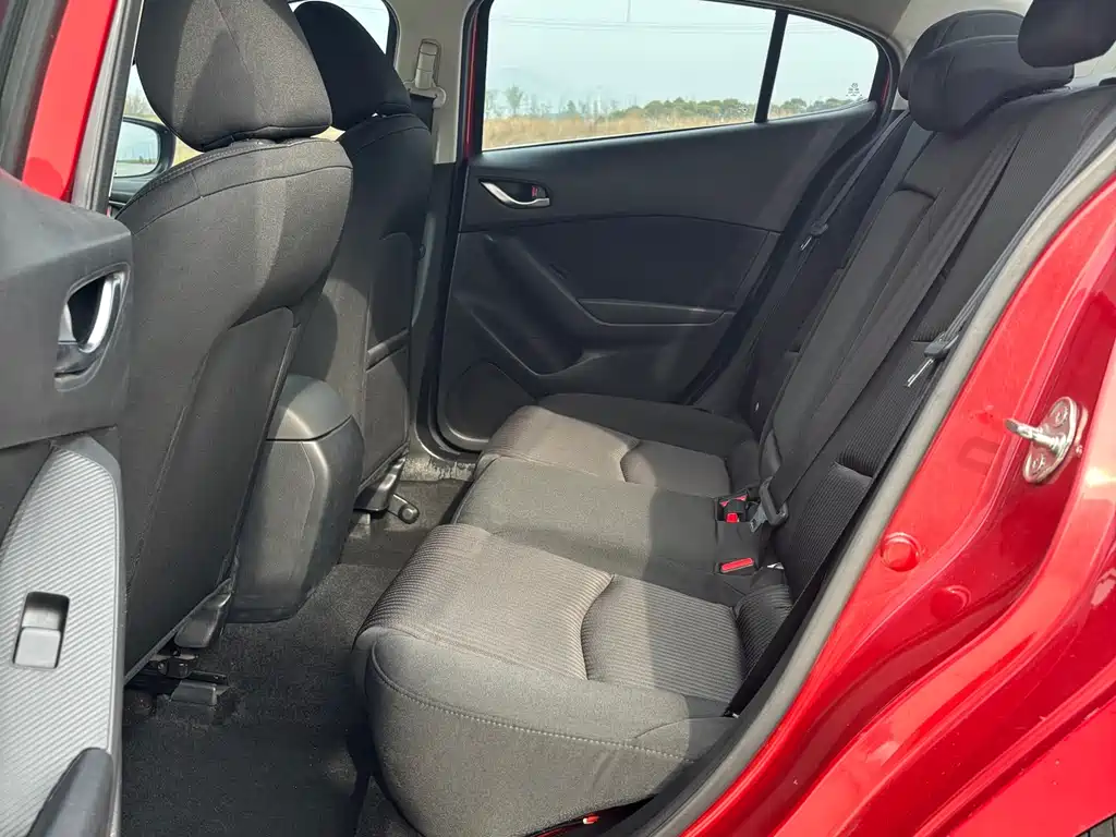 Mazda 3 Axela 2016 — фото 11