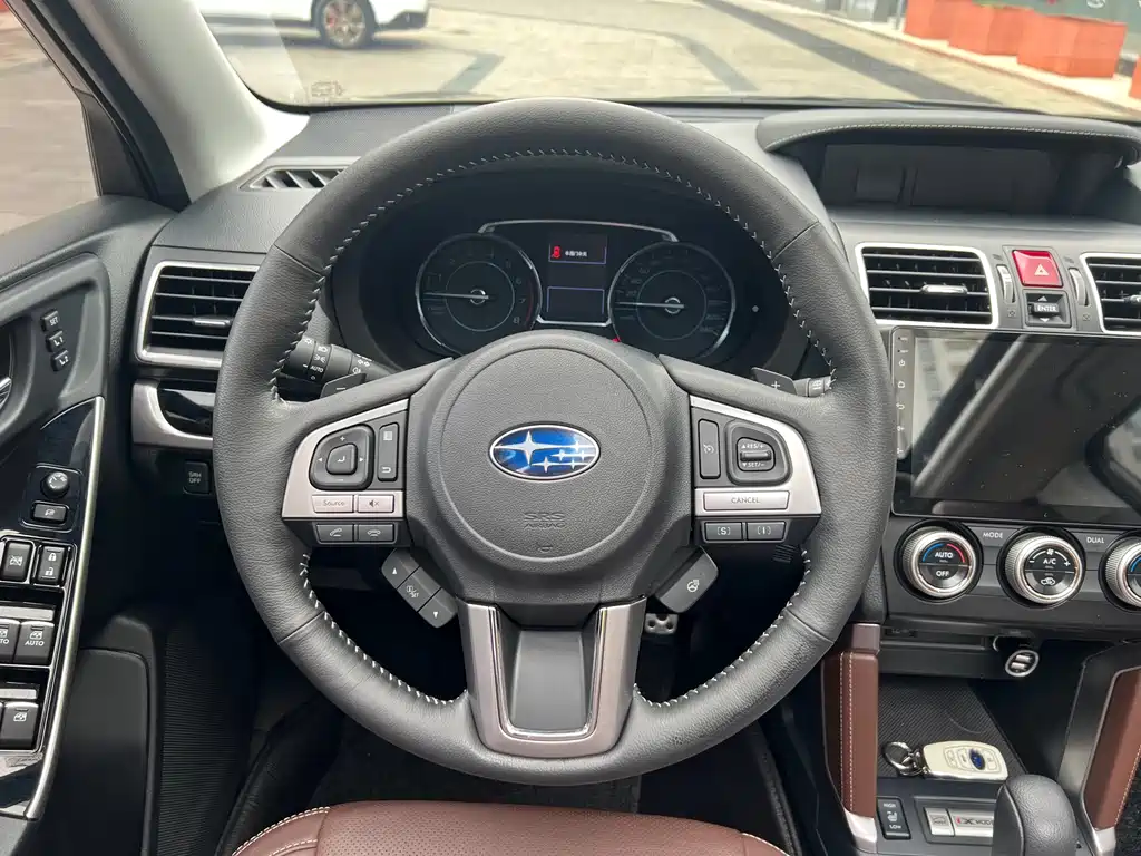 Subaru Forester 2016 — фото 15