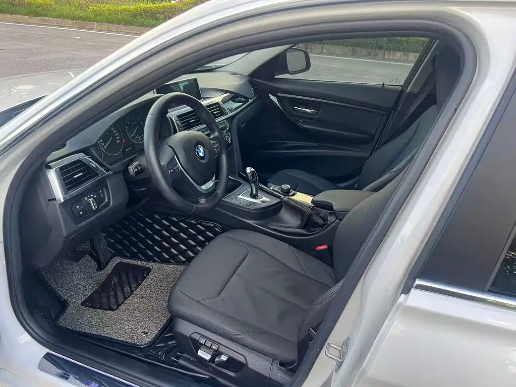 BMW 3 Series 2016 — фото 10