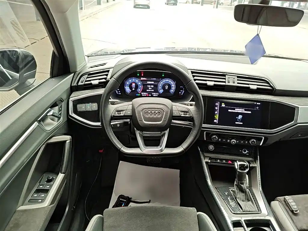 Audi Q3 2020 — фото 11