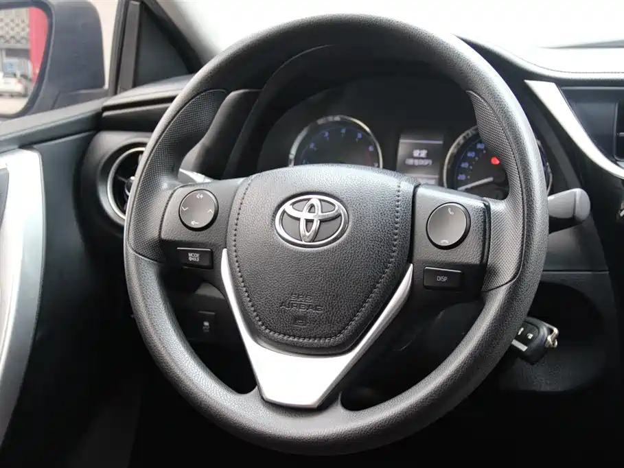 Toyota Corolla 2018 — фото 15